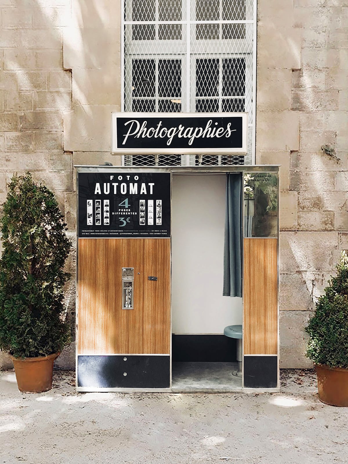 photomaton vintage installé au festival photographique des Rencontres d'Arles