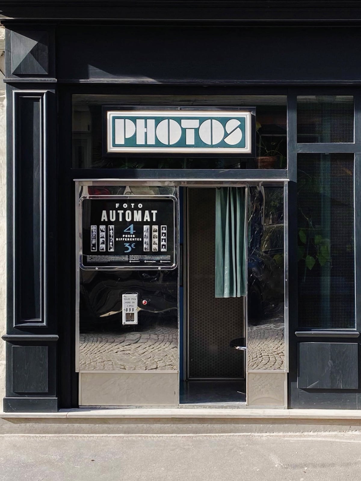 photomaton vintage installé au Fotoautomat Studio à Montmartre Paris